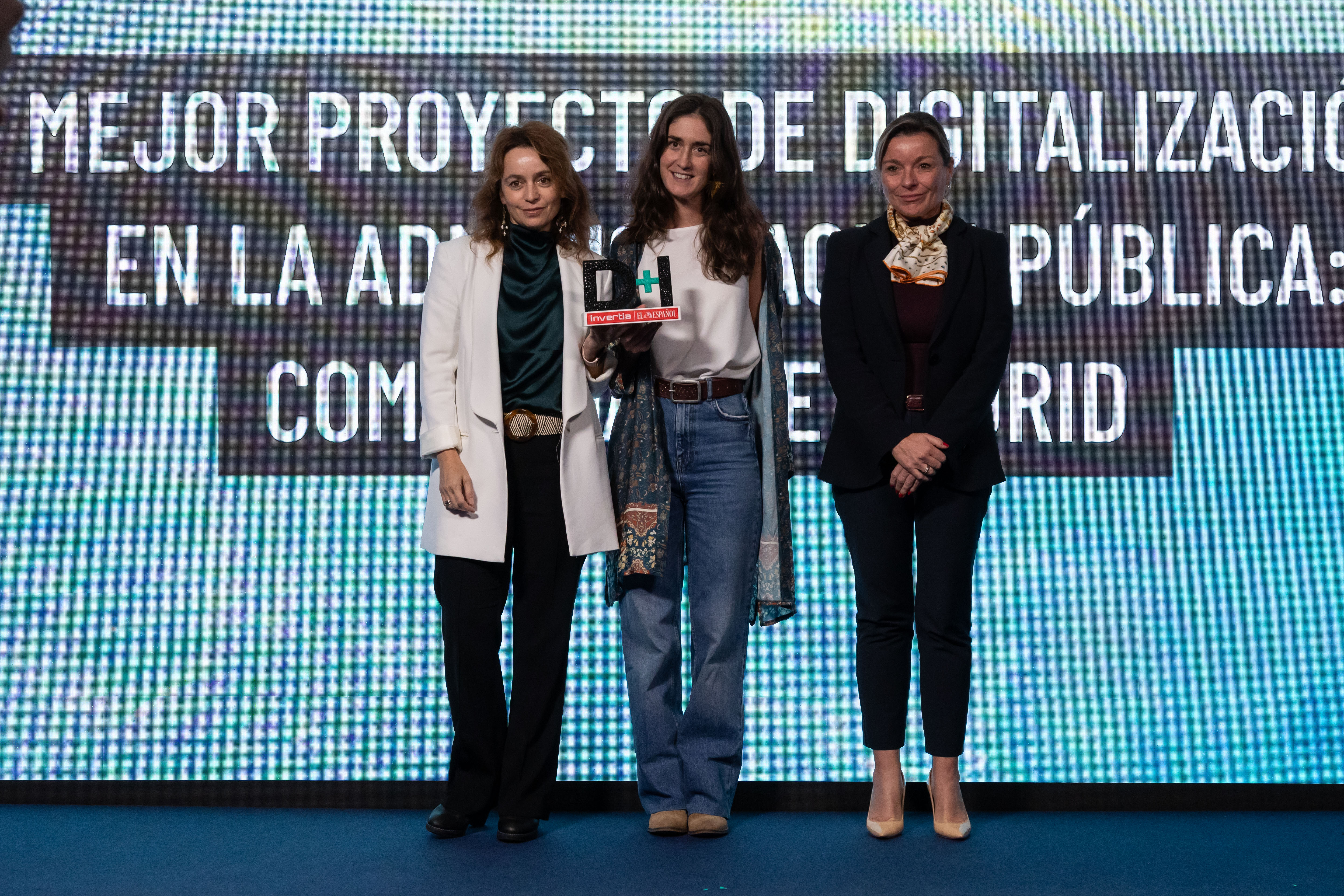 Ana Ramírez de Molina, Vice-counselor of Universities, Research and Science of the Community of Madrid, and Laura Ortiz, UPM representative and member of the Information and Quantum Computing Research Group.